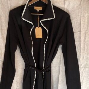 Thread Sioni - Black Coat with White Trim